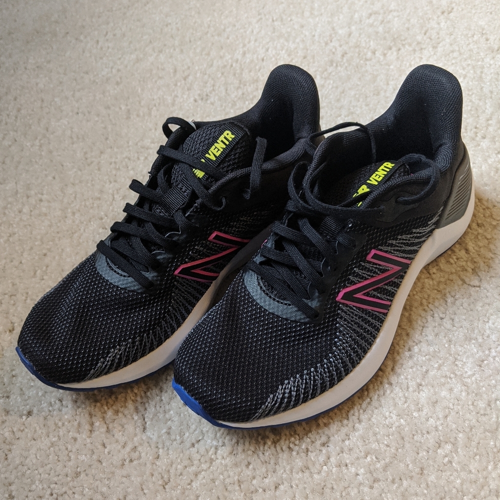 New Balance Ventr running shoes